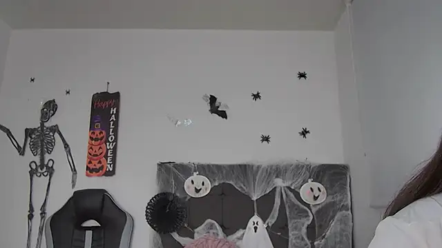 Snapshot of AmandaBrooks_18 chatting on October 22, 2025, 1:05 am AmandaBrooks 18 online show from October 22, 2025, 1:05 am