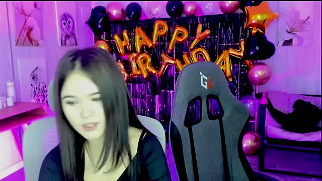 Snapshot of DiaAngell chatting on October 19, 2025, 8:22 pm DiaAngell online show from October 19, 2025, 8:22 pm