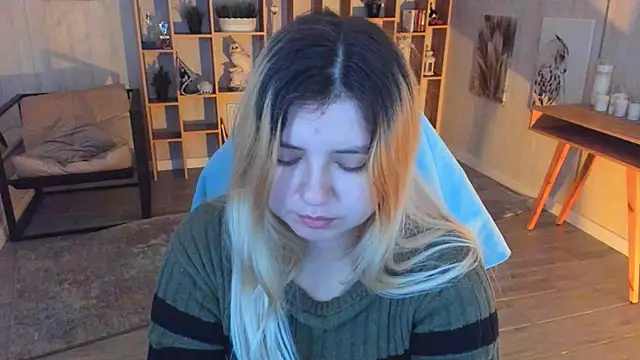 Snapshot of DiaAngell chatting on October 26, 2025, 7:47 pm DiaAngell online show from October 26, 2025, 7:47 pm