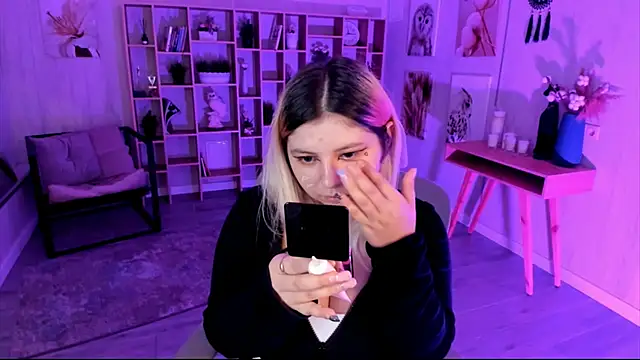 Snapshot of DiaAngell chatting on October 7, 2025, 7:37 pm DiaAngell online show from October 7, 2025, 7:37 pm