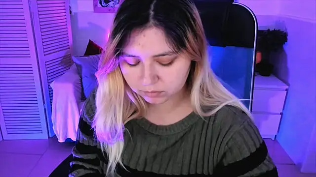 Snapshot of DiaAngell chatting on October 21, 2025, 7:46 pm DiaAngell online show from October 21, 2025, 7:46 pm