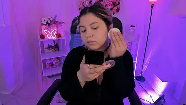 Snapshot of DiaAngell chatting on October 8, 2025, 7:47 pm DiaAngell online show from October 8, 2025, 7:47 pm