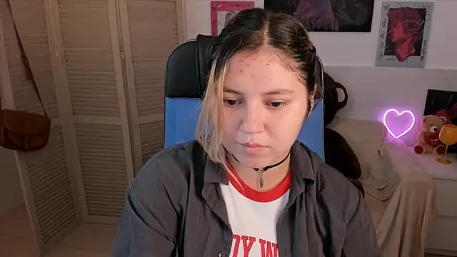 Snapshot of DiaAngell chatting on September 23, 2025, 5:14 am DiaAngell online show from September 23, 2025, 5:14 am