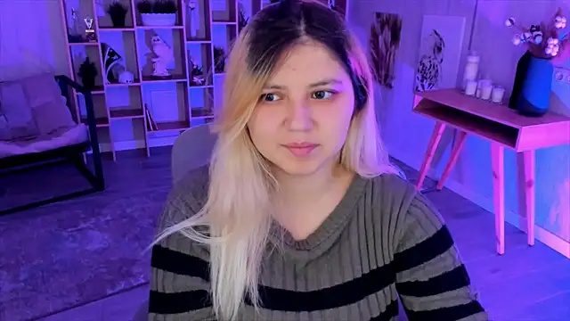 Snapshot of DiaAngell chatting on October 17, 2025, 7:59 pm DiaAngell online show from October 17, 2025, 7:59 pm