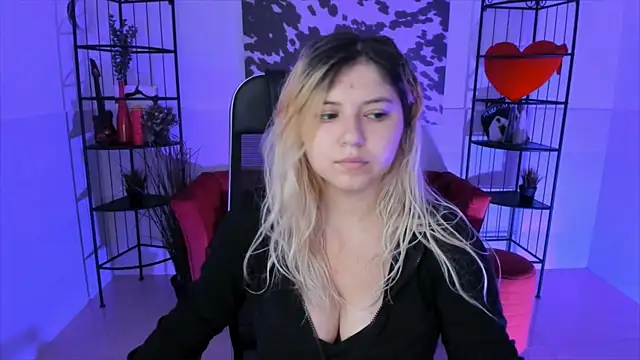 Snapshot of DiaAngell chatting on October 9, 2025, 7:47 pm DiaAngell online show from October 9, 2025, 7:47 pm