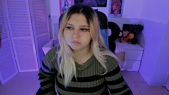 Snapshot of DiaAngell chatting on October 4, 2025, 4:30 pm DiaAngell online show from October 4, 2025, 4:30 pm