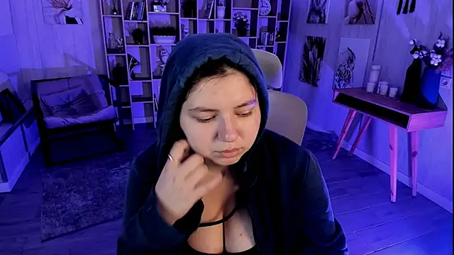 Snapshot of DiaAngell chatting on September 28, 2025, 7:32 pm DiaAngell online show from September 28, 2025, 7:32 pm