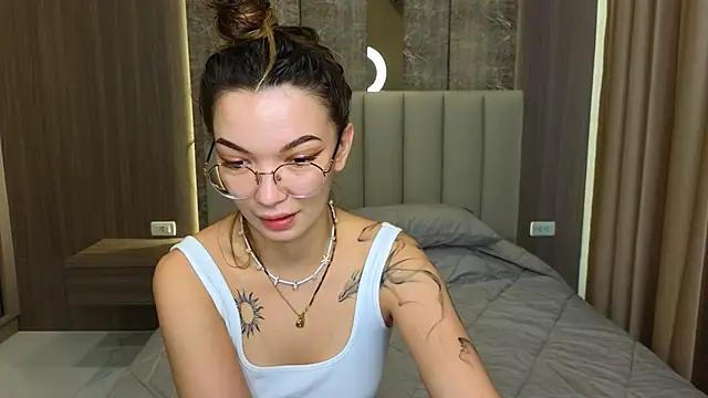 SusannJohnson online show from November 28, 2025, 12:22 am