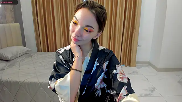 SusannJohnson online show from November 10, 2025, 12:15 am