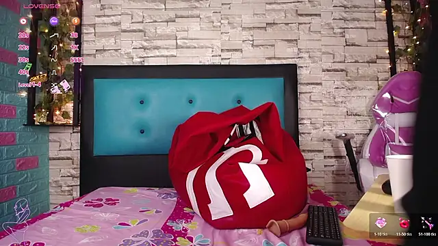 Snapshot of Pink_19 chatting on February 3, 2026, 12:43 pm Pink 19 online show from February 3, 2026, 12:43 pm