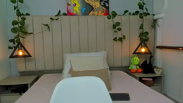 Snapshot of Paulina_Lopezz chatting on February 26, 2026, 8:20 pm Paulina Lopezz online show from February 26, 2026, 8:20 pm