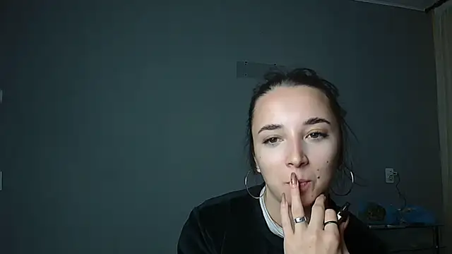 Eva Gloryy online show from September 18, 2025, 3:15 pm