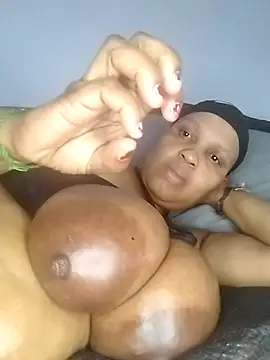 bubblendz1988 online show from November 29, 2025, 4:18 pm