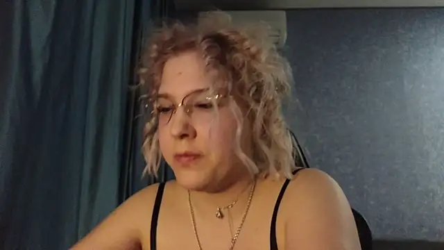 HotBrandyX online show from April 9, 2026, 1:17 pm