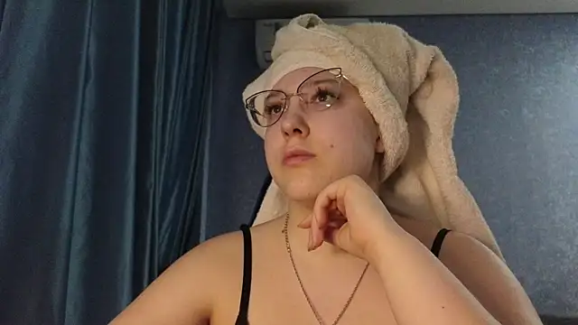 HotBrandyX online show from April 5, 2026, 12:23 pm