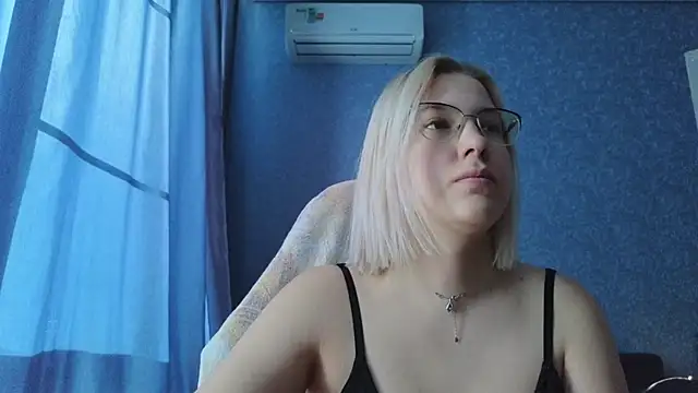 HotBrandyX online show from October 19, 2025, 3:20 am