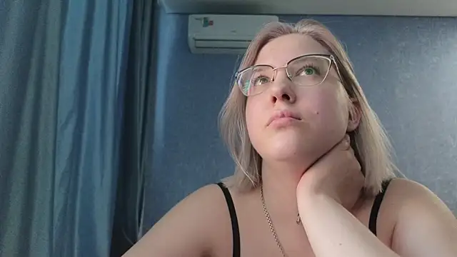 HotBrandyX online show from March 15, 2026, 11:50 am