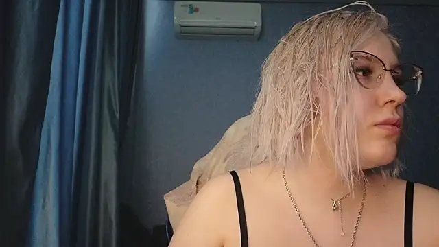 HotBrandyX online show from March 19, 2026, 10:26 am