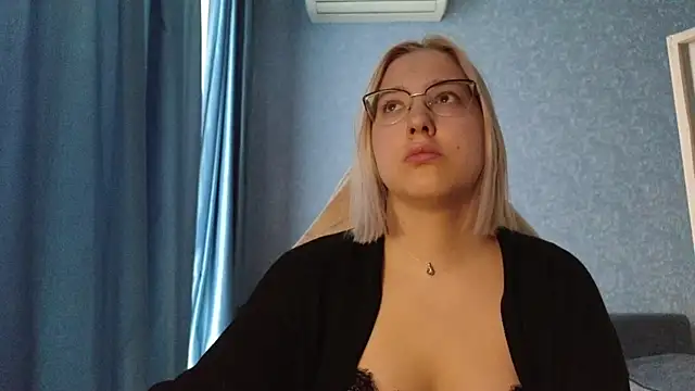 HotBrandyX online show from October 20, 2025, 6:04 am