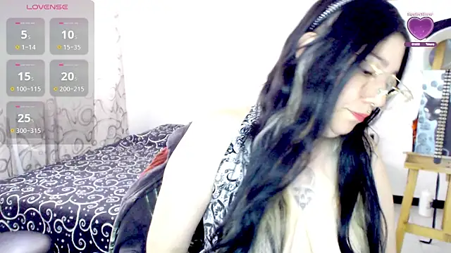 sharonnleon online show from December 4, 2025, 3:22 pm