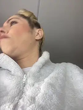 Snapshot of viktoria_davis_ chatting on February 14, 2026, 9:37 pm viktoria davis online show from February 14, 2026, 9:37 pm