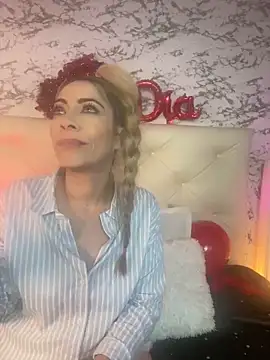 viktoria davis  online show from February 14, 2025, 10:36 pm