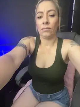 viktoria davis  online show from November 22, 2025, 10:41 pm