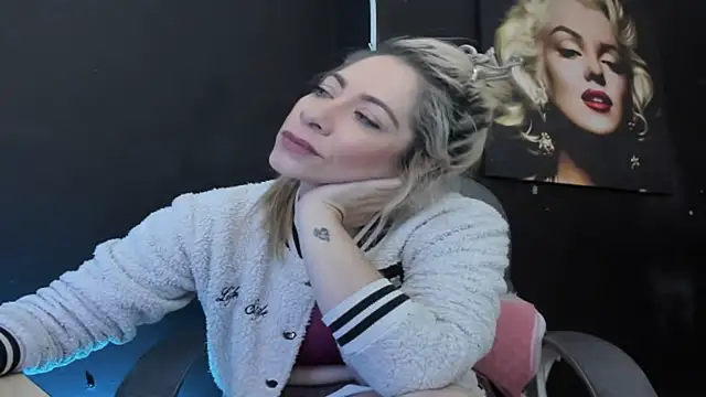 Snapshot of viktoria_davis_ chatting on February 18, 2026, 11:56 pm viktoria davis online show from February 18, 2026, 11:56 pm