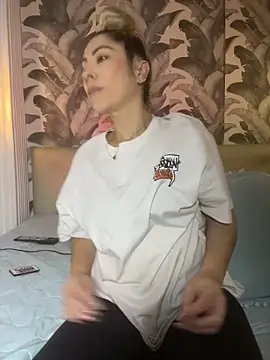 viktoria davis  online show from April 6, 2026, 12:50 am