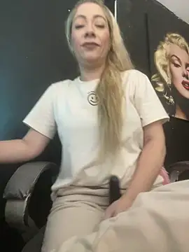 Snapshot of viktoria_davis_ chatting on January 18, 2026, 9:40 pm viktoria davis online show from January 18, 2026, 9:40 pm