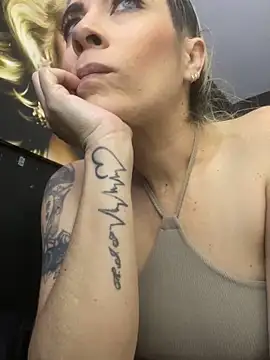 viktoria davis  online show from September 20, 2025, 10:04 pm