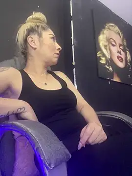 Snapshot of viktoria_davis_ chatting on February 25, 2026, 10:31 pm viktoria davis online show from February 25, 2026, 10:31 pm