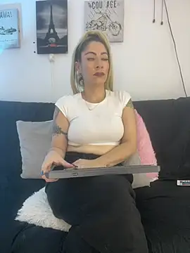 viktoria davis  online show from May 16, 2026, 11:48 pm
