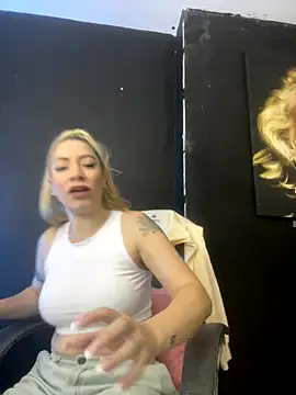 viktoria davis  online show from November 8, 2025, 11:41 pm