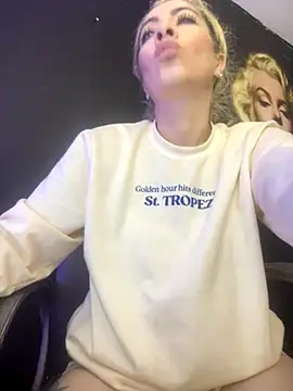 viktoria davis  online show from November 14, 2025, 12:36 am