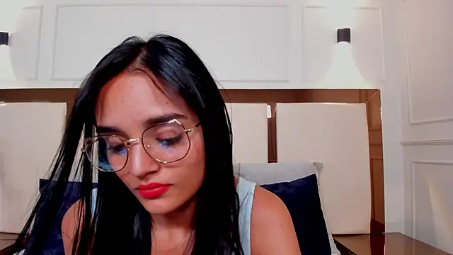 jhoanaduran  online show from January 29, 2025, 10:32 pm
