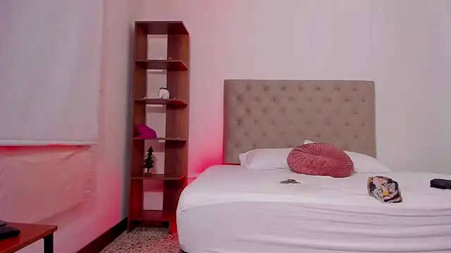 Snapshot of Dayana__Ospina chatting on February 26, 2025, 7:53 pm Dayana  Ospina online show from February 26, 2025, 7:53 pm