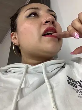 tania 23 online show from February 15, 2025, 7:50 pm