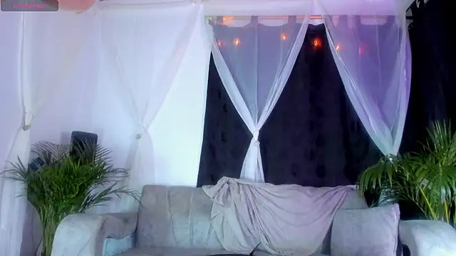 Snapshot of Freydis18 chatting on October 1, 2025, 2:38 am Freydis18 online show from October 1, 2025, 2:38 am