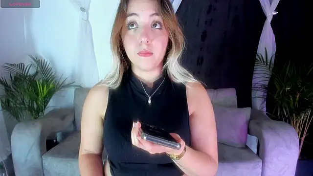 Freydis18 online show from November 12, 2025, 3:10 am