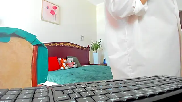 Tianiaa online show from September 24, 2025, 9:38 am