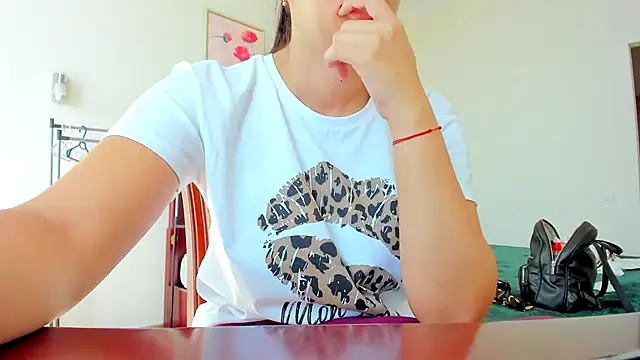 Tianiaa online show from September 18, 2025, 7:33 am