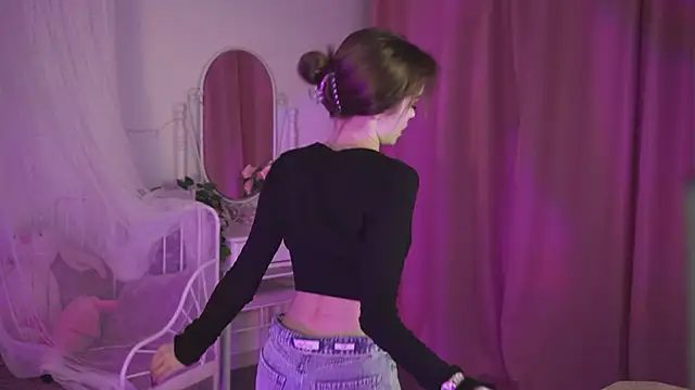 DakotaaJohnnson online show from February 17, 2025, 3:33 pm