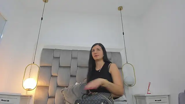 sofhia daniels online show from March 21, 2025, 12:17 pm