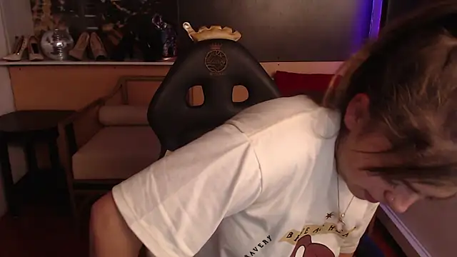 Snapshot of Kitten_Cam chatting on September 21, 2025, 3:33 am Kitten Cam online show from September 21, 2025, 3:33 am