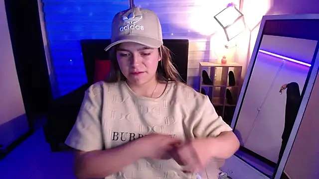 Kitten Cam online show from November 7, 2025, 3:11 am