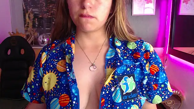 Snapshot of Kitten_Cam chatting on October 10, 2025, 5:52 am Kitten Cam online show from October 10, 2025, 5:52 am