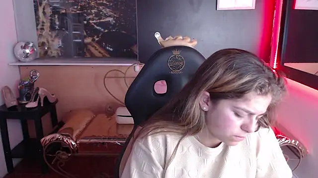 Snapshot of Kitten_Cam chatting on October 22, 2025, 8:52 pm Kitten Cam online show from October 22, 2025, 8:52 pm