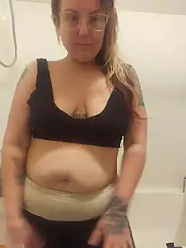 TattedMamaXOXO online show from February 1, 2025, 7:02 pm