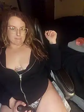TattedMamaXOXO online show from February 3, 2025, 4:57 am